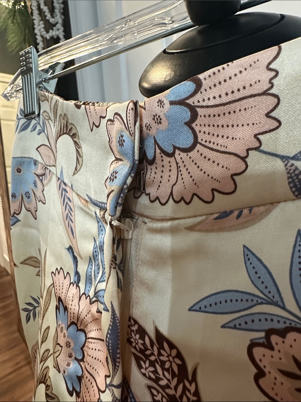 NWT satin pants - Picture 9 of 14